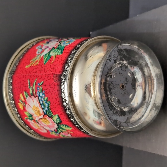 VGT,Floral Hollywood Regency Urn Shaped Red Decorative Tin with Lid. - Picture 4 of 11
